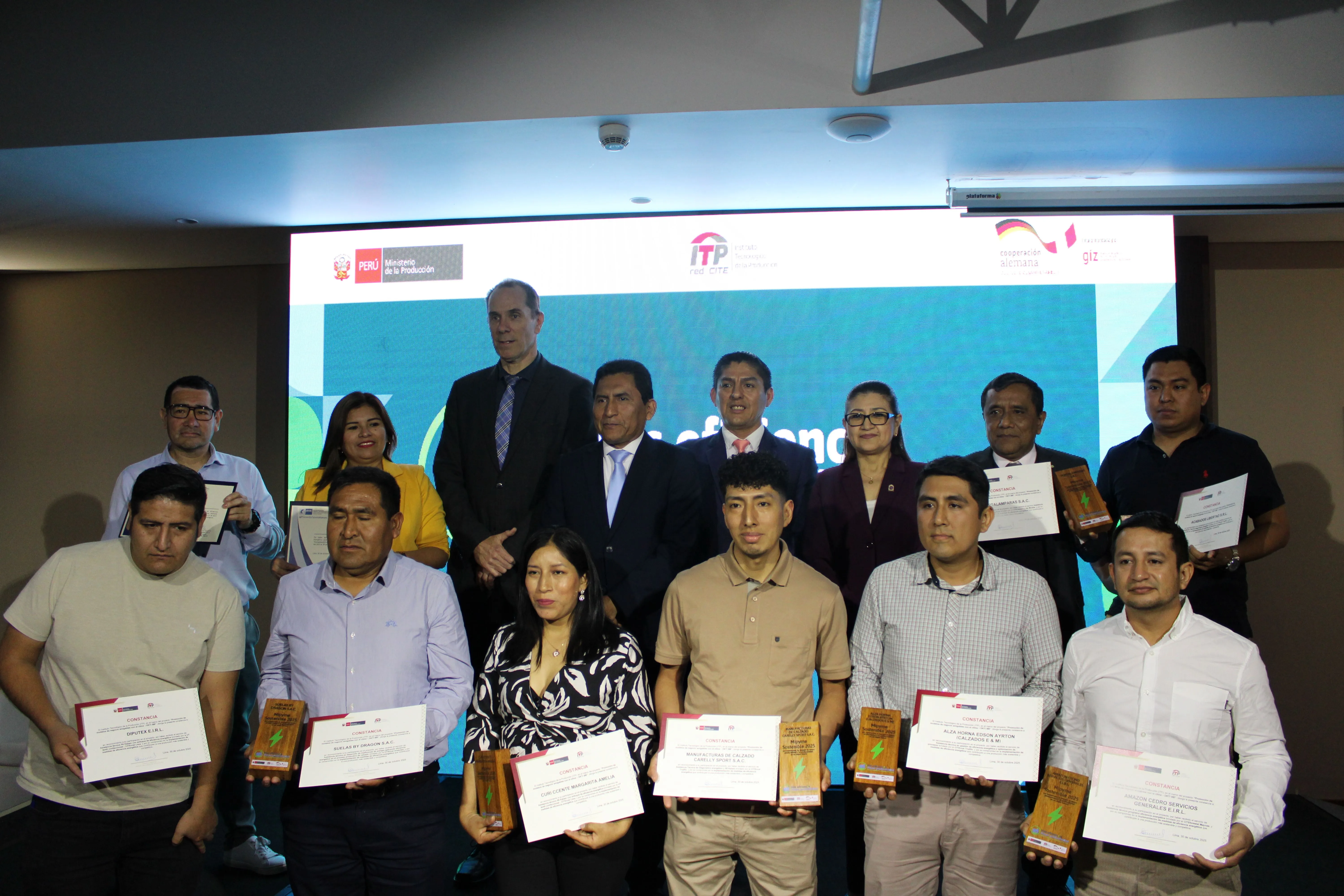 Portalámparas es reconocida por el ITP (PRODUCE) por su modelo de negocio amigable con el clima - Más imágenes