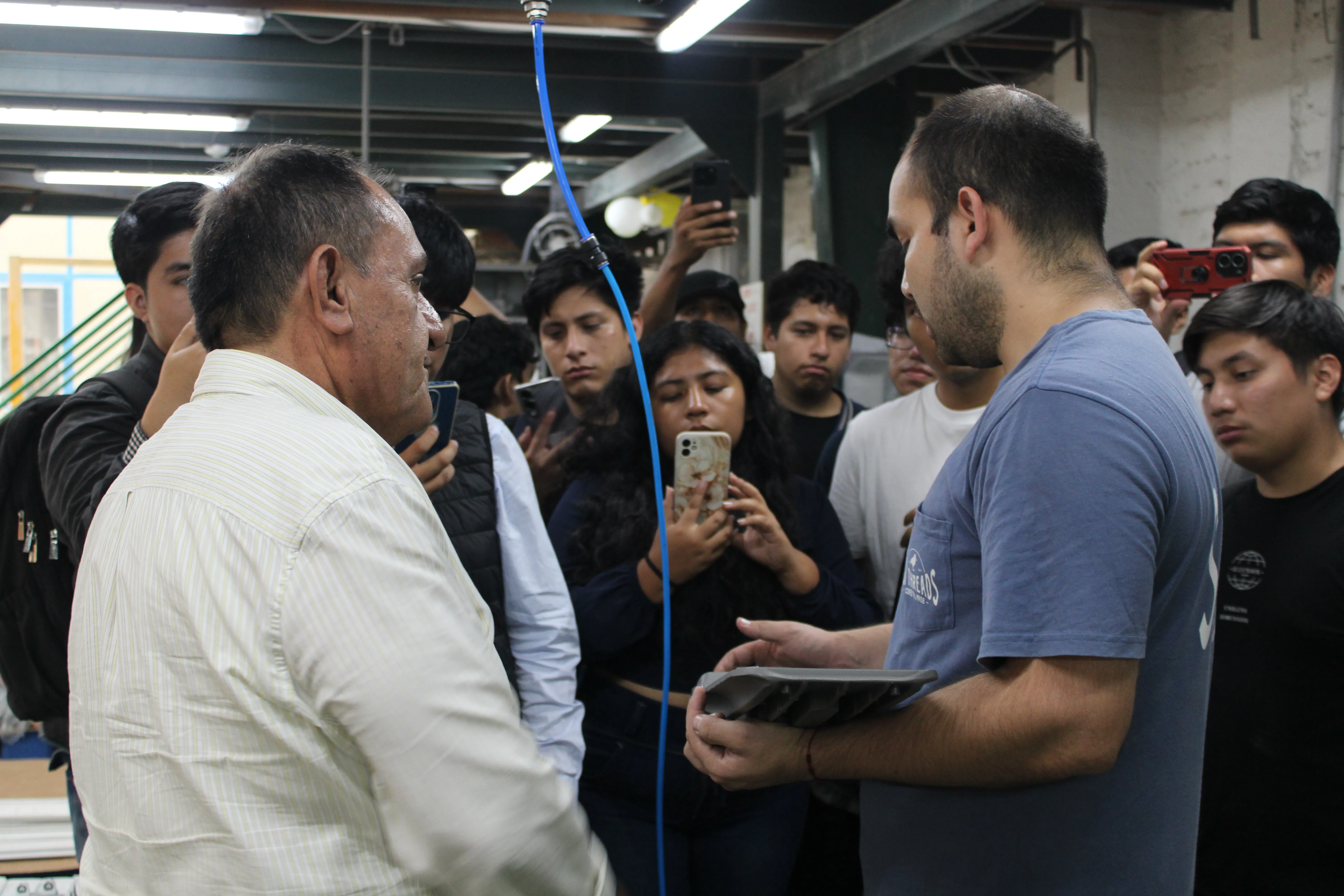 Estudiantes de la UNI participan en capacitación técnica sobre luminarias LED en Portalamparas S.A.C. - Imagen 10