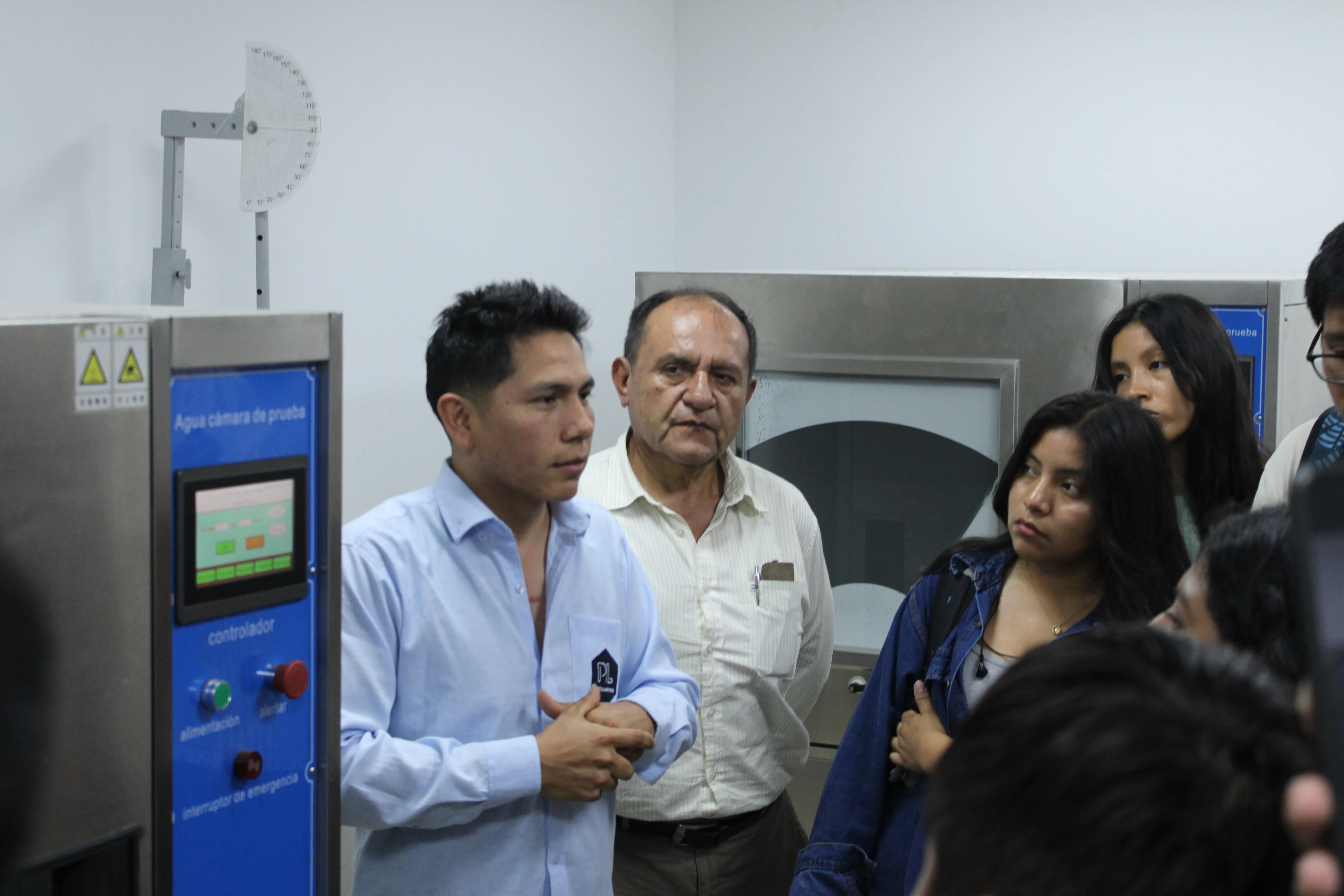 Estudiantes de la UNI participan en capacitación técnica sobre luminarias LED en Portalamparas S.A.C. - Imagen 12