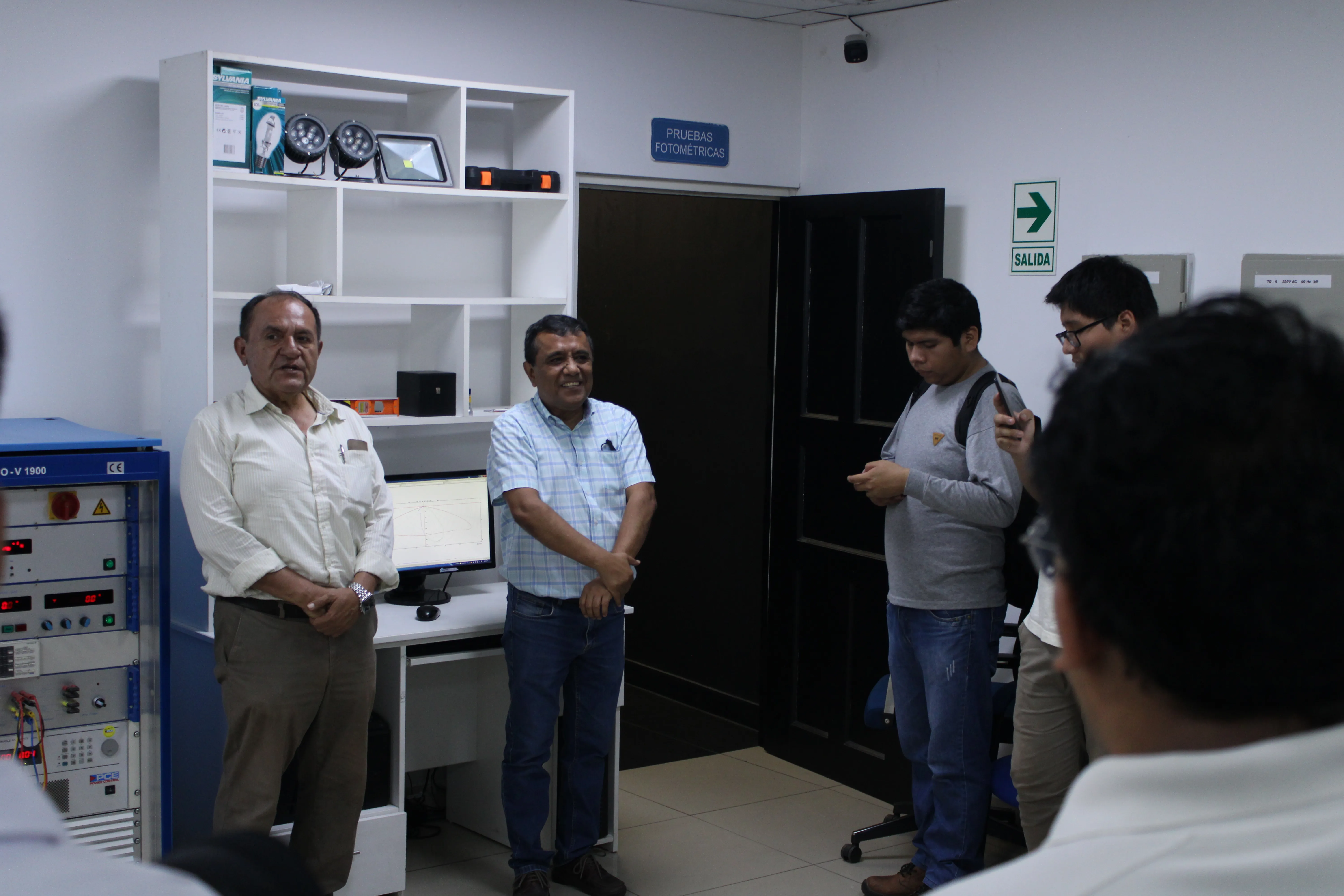 Estudiantes de la UNI participan en capacitación técnica sobre luminarias LED en Portalamparas S.A.C. - Imagen 15